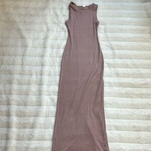 This is a H&M maxi dress. Only been used once. Cute date night dress.